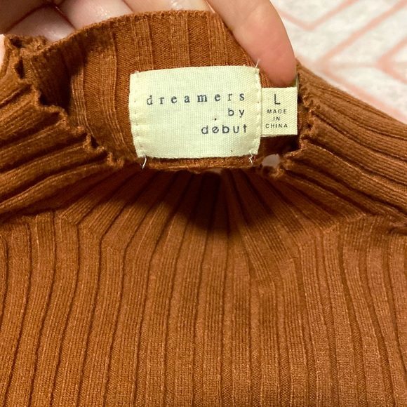 DREAMERS BY DEBUT CROP SWEATER - Picture 4 of 5